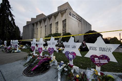 White supremacist accused of threatening jury and witnesses in trial of Pittsburgh synagogue gunman